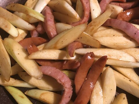 変わり野菜シリーズ!マコモダケとウィンナーの炒め物